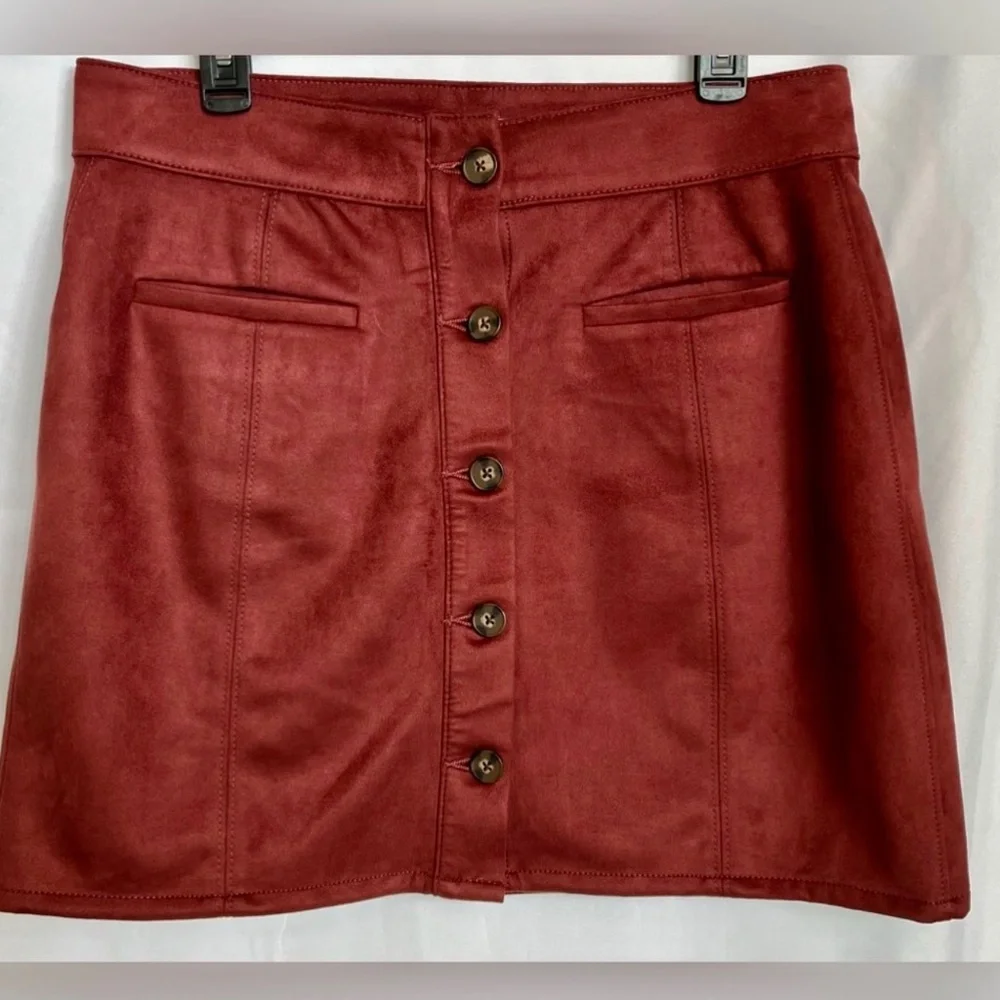 Maurices Faux Suede Button Down High Rise Burgundy Skirt Size 14‎